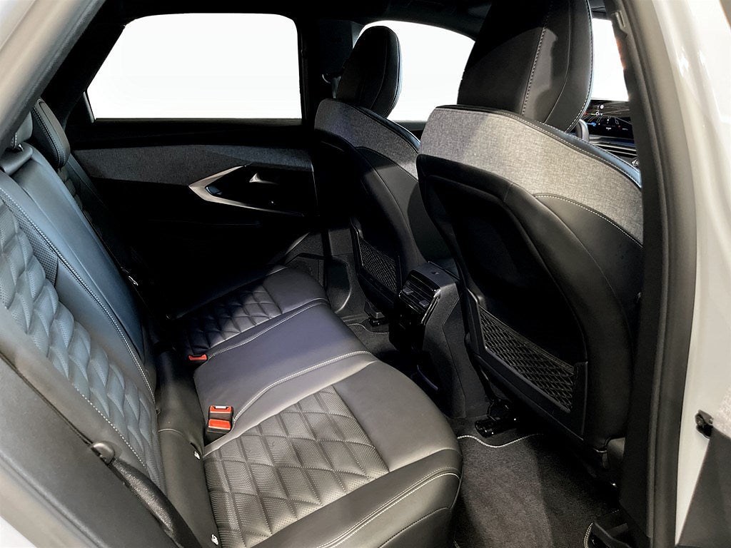 Bild på Peugeot E-3008 GT Ultimate 214hk Aut - B-KAMERA, CARPLAY,NAV