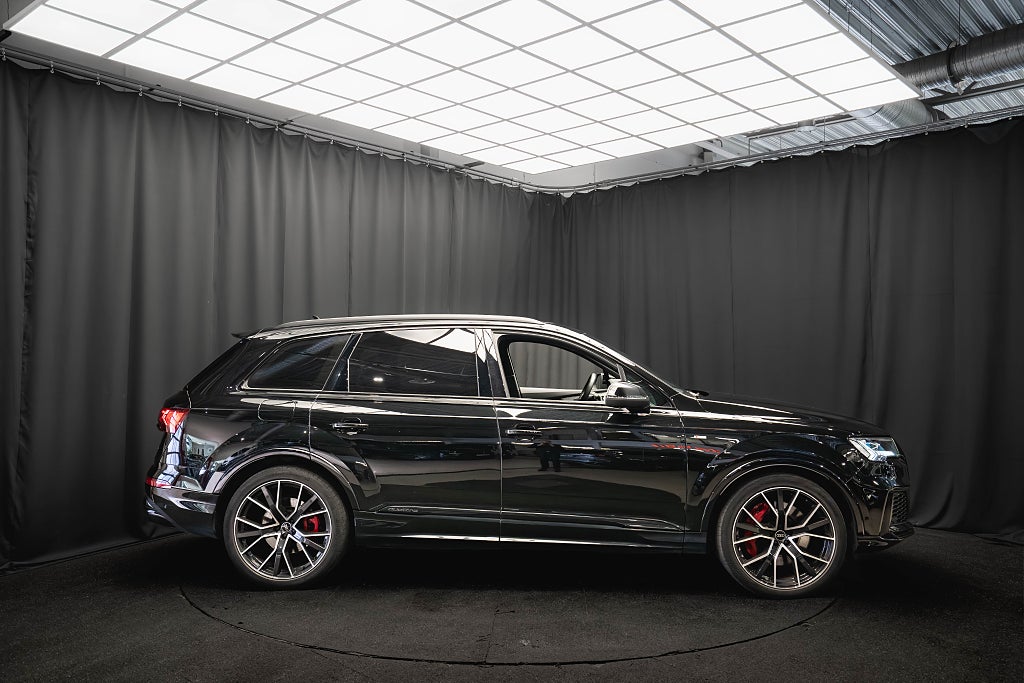 Audi Q7 60 TFSI e Q S-Line PANO 22' LUFT DRAG B&O MOMS N-VISION