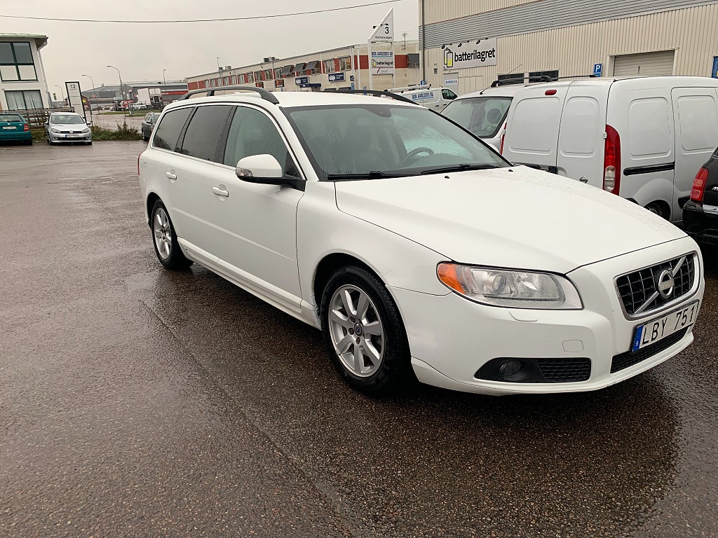 Volvo V70 1.6D DRIVe Momentum Besiktad Ny kamrem AC Dragkrok