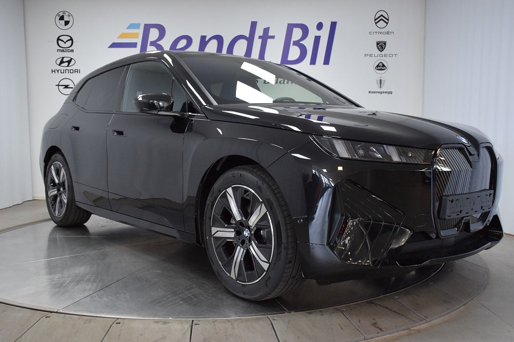 BMW iX xDrive45 | Charged Edition | Comfort | HK | 2,95% 