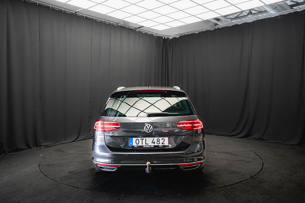Volkswagen Passat TDI 4Motion R-Line LÄDER D-VÄRMARE DRAG KAMERA COCKPIT
