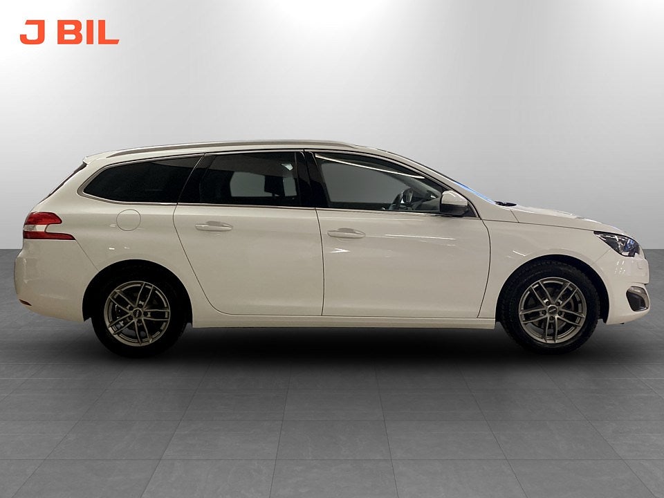 Bild på Peugeot 308 SW Allure 1.2 PT 130hk - PANO, P-SENSORER