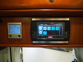 Husbil-halvintegrerad Concorde Charisma 890 LS 13 av 23