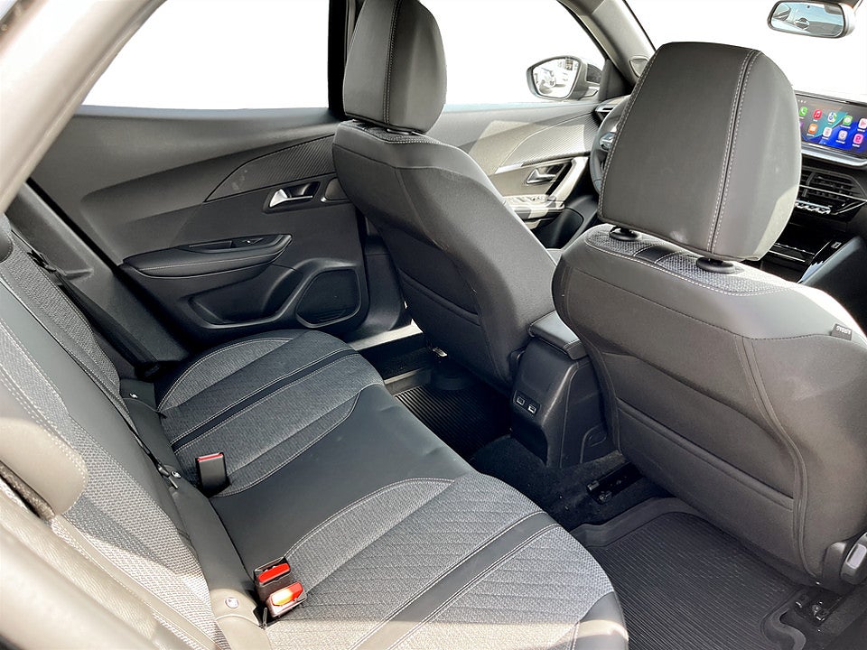 Bild på Peugeot 2008 Allure 1.2 PT 130hk CARPLAY P-SENSORER