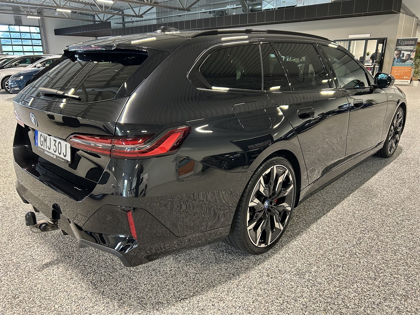 BMW 550 2025, photo 4/56
