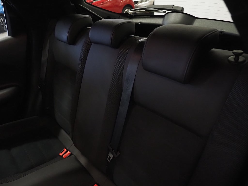 Nissan Juke 1.2 DIG-T 115hk N-Connecta Pano Navi Kamera Keyless 2016
