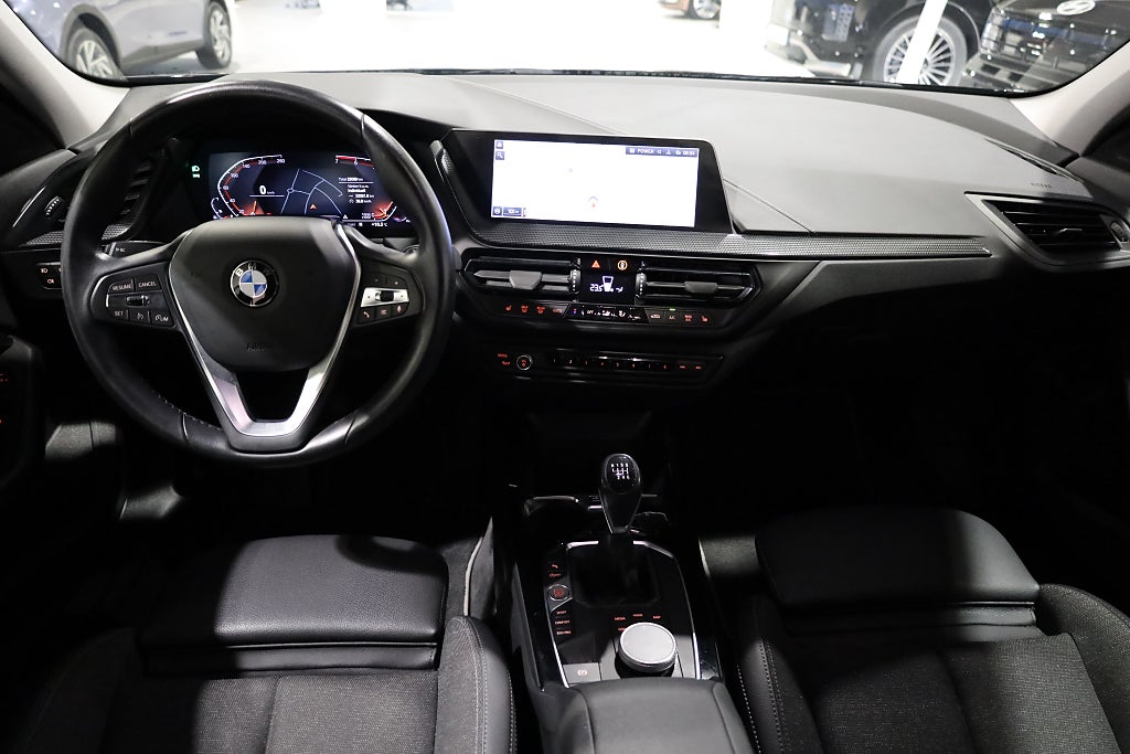 BMW 118I Sport line Navi PDC CarPlay Leasbar 2022