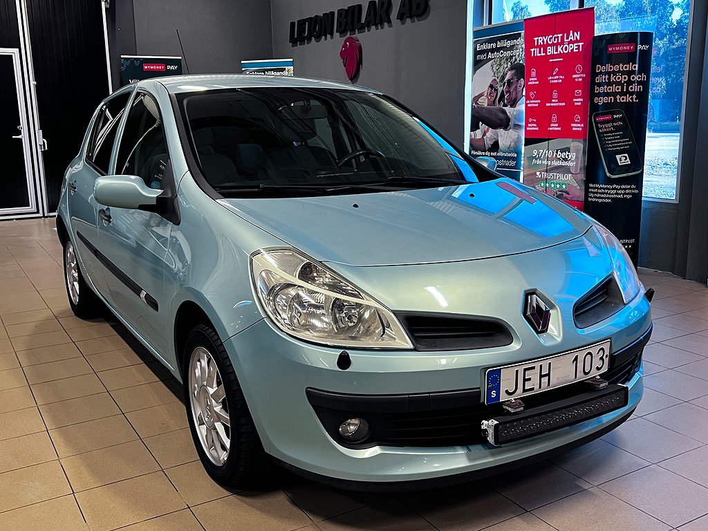 Renault Clio 5-dörrars Halvkombi 1.2 3-Ägare Årsskatt 976kr