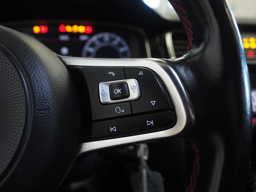 Volkswagen Golf GTI Performance 2.0 TSI 245hk Taklucka Dynaudio Cockpit 2018