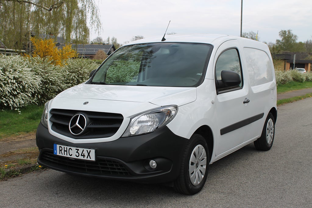 Mercedes-Benz Citan 109 CDI /6 vxl/inredning/1 äg/95 hk/backkam/drag/moms/