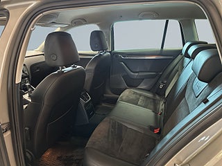 Skoda Octavia Scout 2.0 TDI 4x4 Premium Drag CANTON Kamera Mvärm Navi S&V