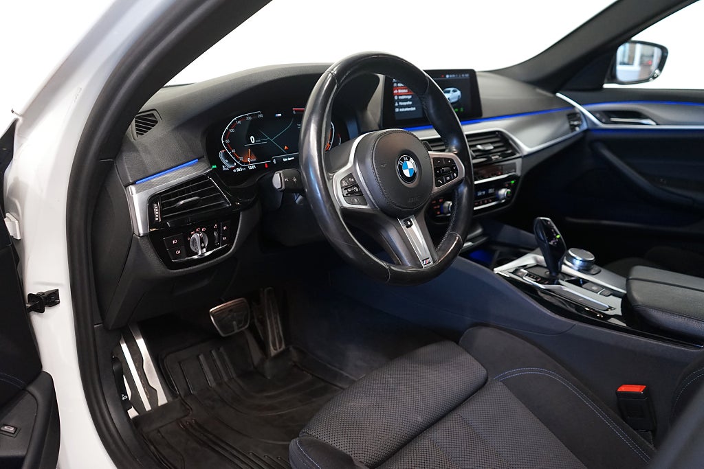 BMW 520d xDrive Sedan M Sport B-kamera Drag 190hk 4.99% Ränta