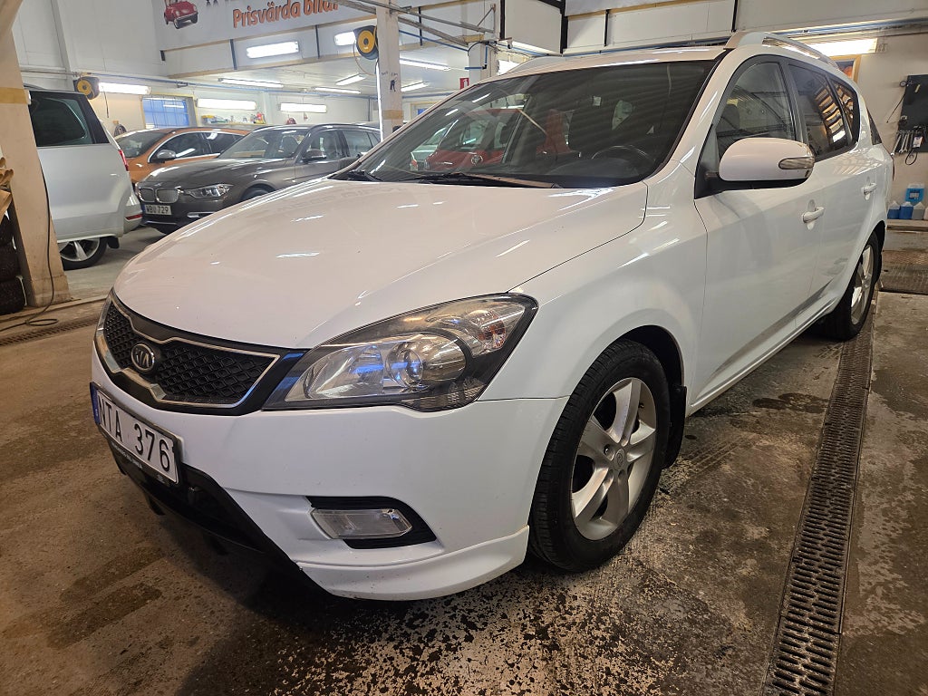 Kia Ceed cee'd_sw 1.6 CRDi ECO Euro 5 Nybes. Få ägare