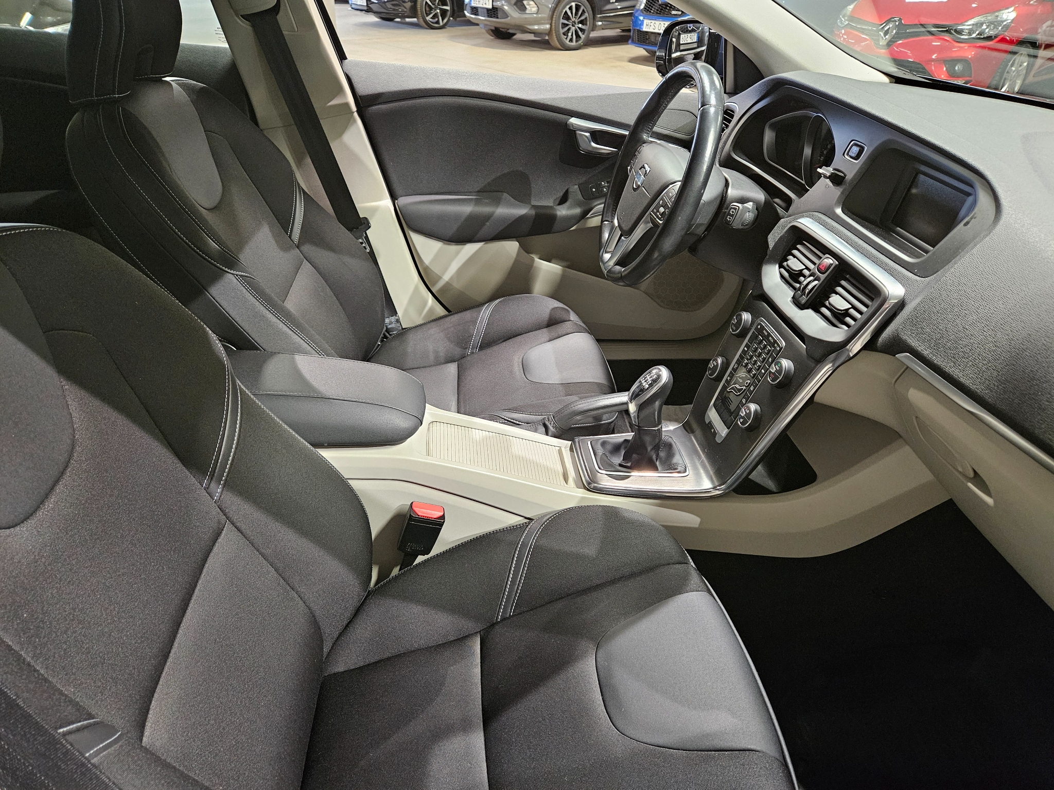 Volvo V40 D3 Momentum Värmare VOC Fin 2013, bild 6/35