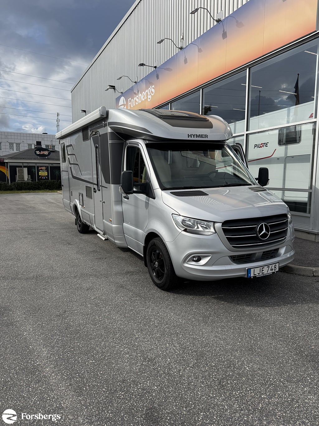 Hymer B 780 ML - 3.95% ränta + utökad garanti!