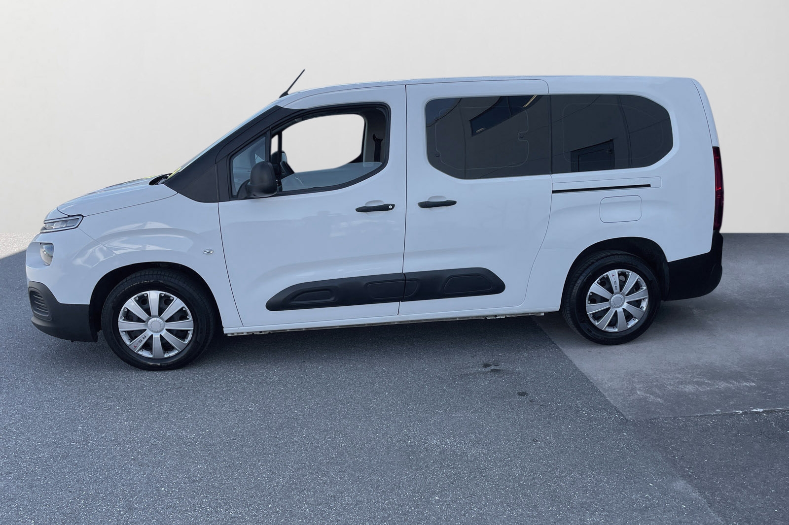 Citroen Berlingo Long 1.2 PureTech 110 2020, kuva 4/39