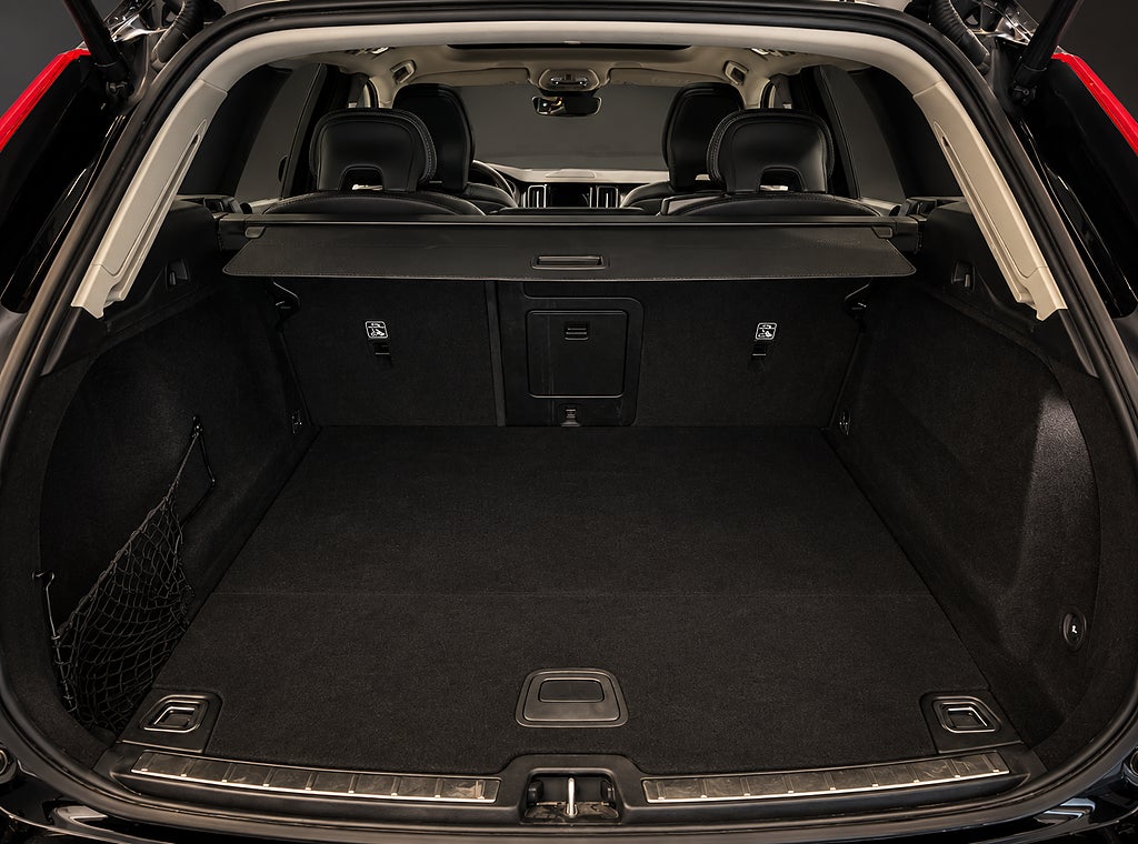 Volvo XC60 Recharge T6 AWD Core / Läder / Pano / Drag