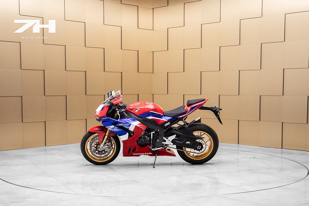 Honda CBR1000RR-R Fireblade SP 0 mil / Akrapovic / NRC Tail Tidy / Bre