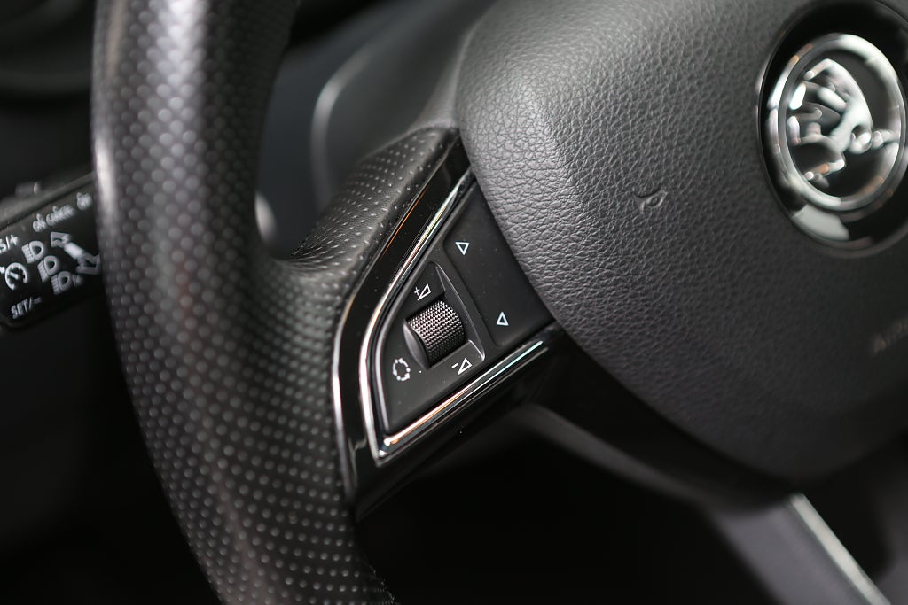 Skoda Octavia 1,2 TSI Elegance Kombi Aut Motorvärmare 2015