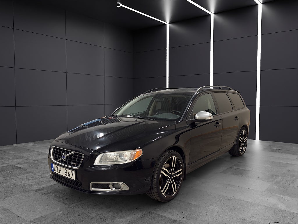 Volvo V70 2.5FT Momentum Euro 4|NY SERVAD|BESIKTIGAD|DRAG|