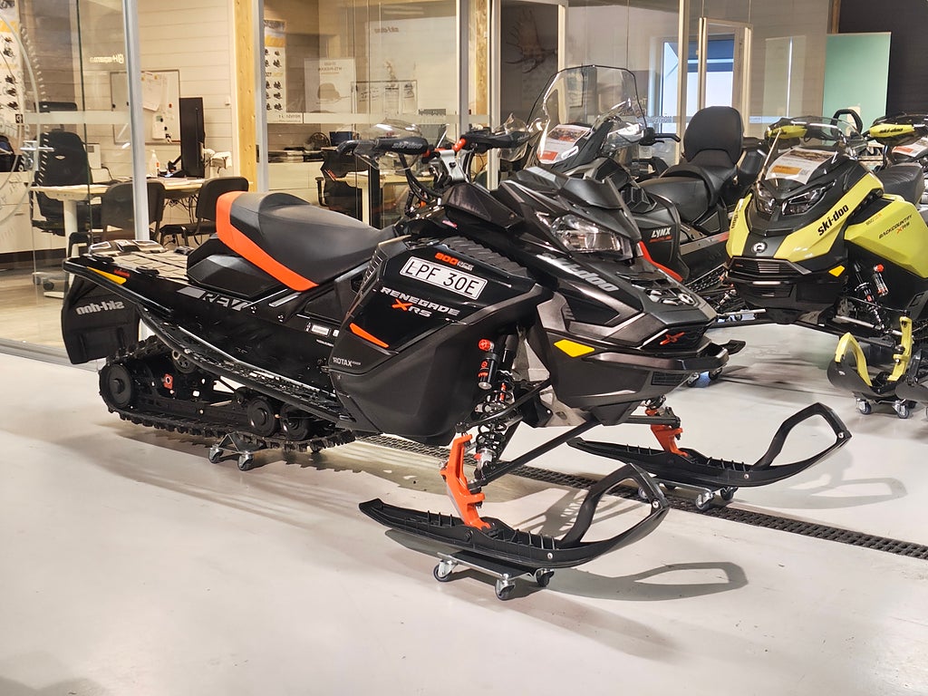 Ski-Doo Renegade XRS 900 Ace Turbo 