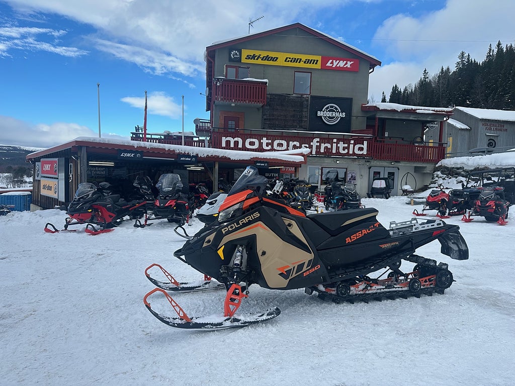 Polaris Switchback Assault 146" 850 7S Display -22 *MOMS 