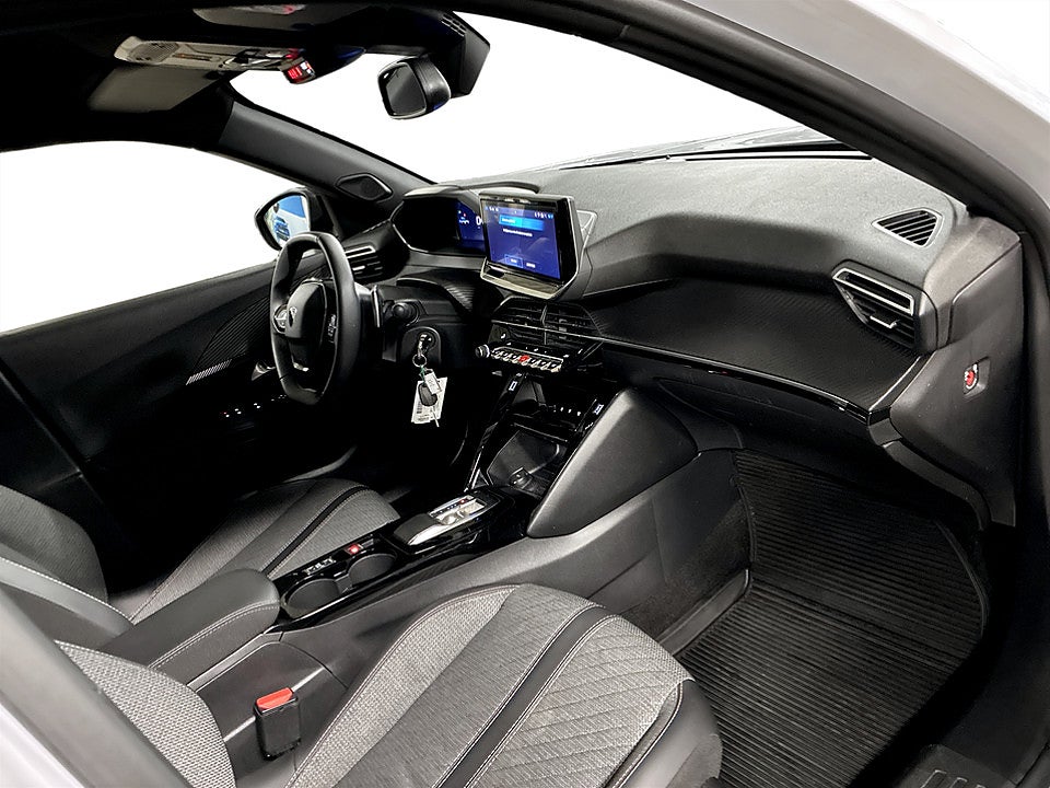 Bild på Peugeot 2008 Allure 1.2 PT 130hk B-KAMERA CARPLAY