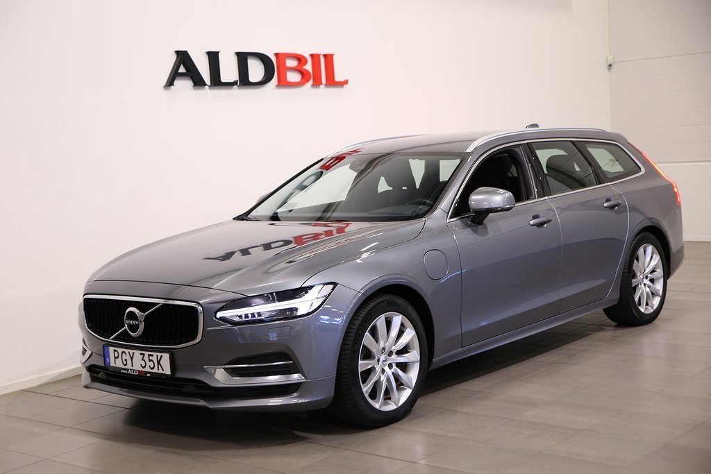 Volvo V90 Recharge T8 392hk AWD Momentum Adv Edt Aut / Drag / PDC Bak Fram