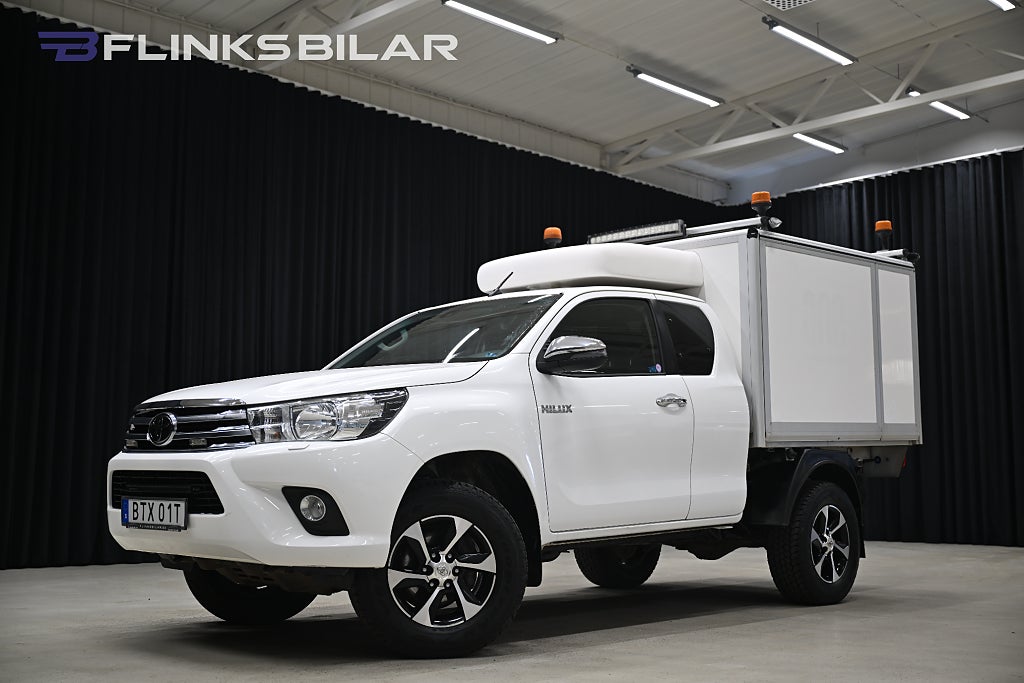 Toyota Hilux 2.4 AWD 150HK Servicebil|Kåpa|Inredning|Inverter|SeUtr!