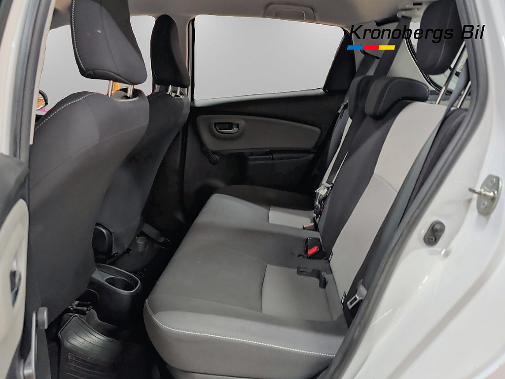 Toyota Yaris Hybrid Active 101 hk Automat  – bild 9