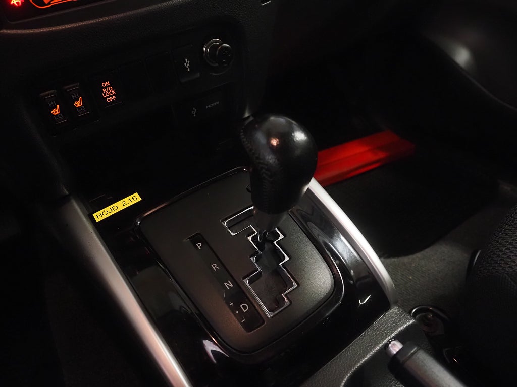 Mitsubishi L200 Dubbelhytt 2.2 Di-D 181hk | Dragkrok | Kåpa | Kamera | 2017