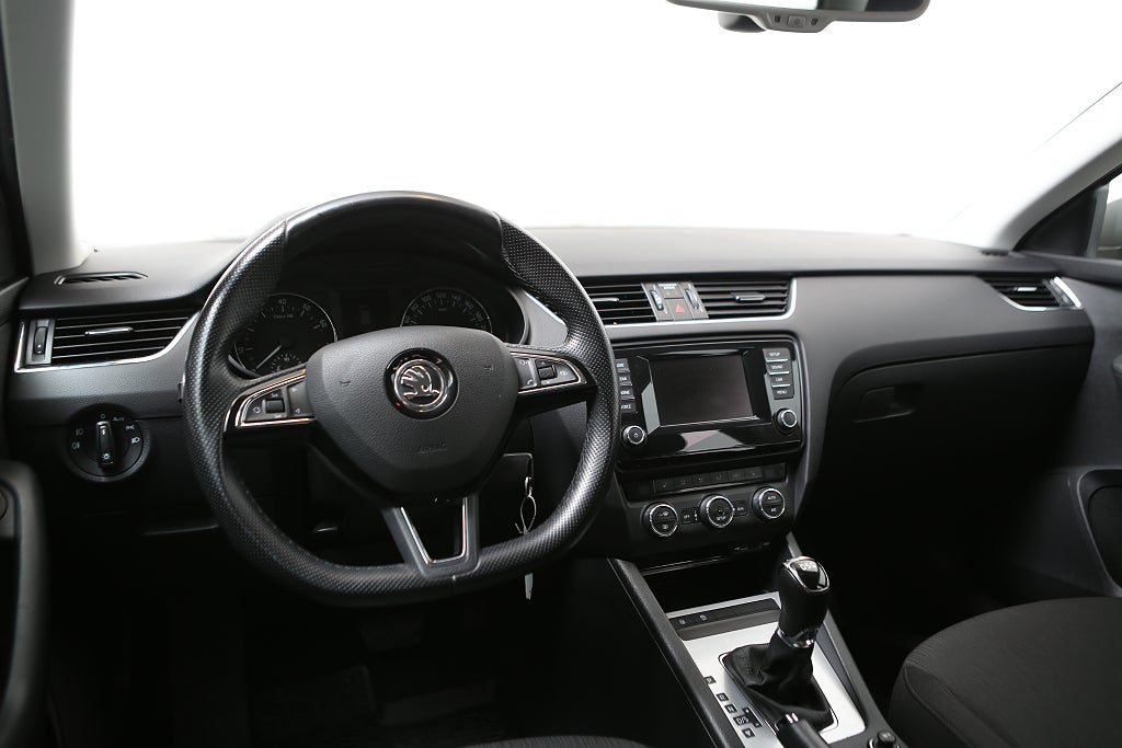 Skoda Octavia 1,2 TSI Elegance Kombi Aut Motorvärmare 2015