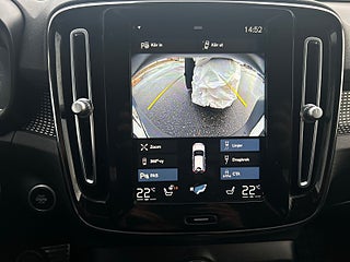 Volvo XC40 Recharge T4 R-Design Drag/360/HuD/SoV-Däck/Rattvärm – bild 18