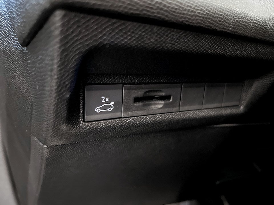 Bild på Peugeot 308 SW GT 1.2 PT 130hk Aut - B-KAMERA, CARPLAY