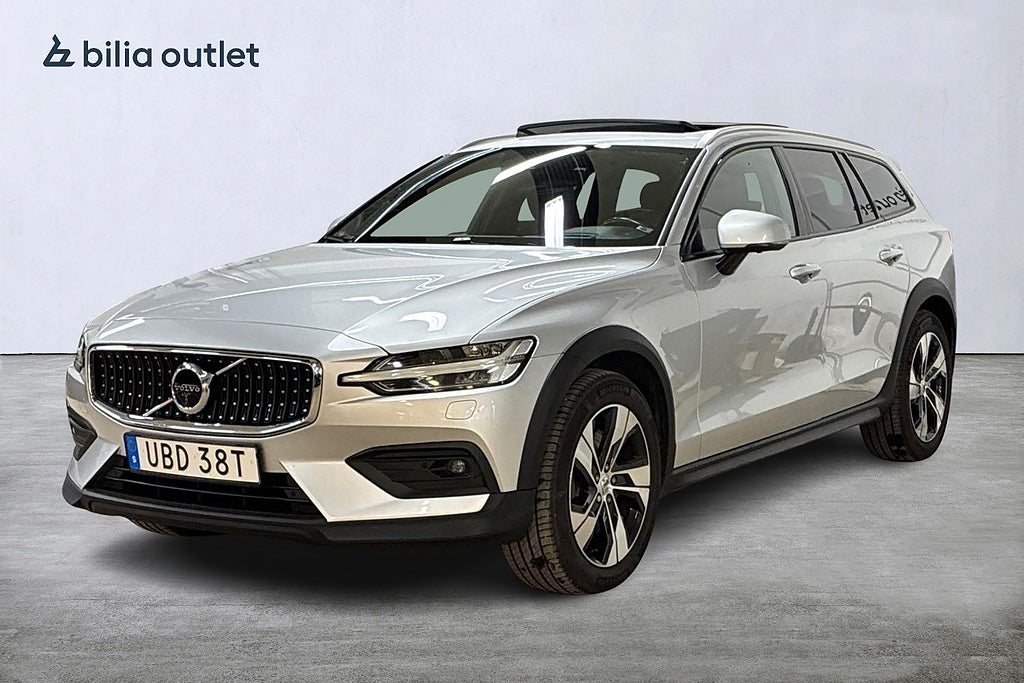Volvo V60 Cross Country D4 AWD Pro Edition 190hk Pano HuD Drag H/K BLIS 360°