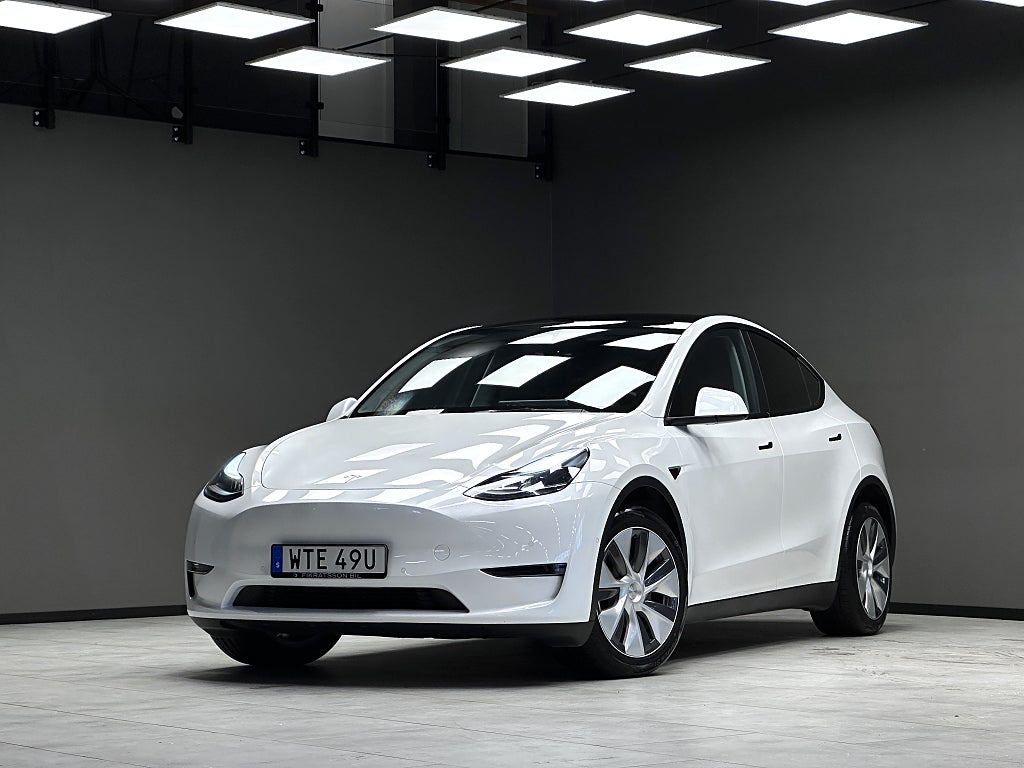Tesla Model Y Long Range AWD/Navigation/Värmepump/Pano/2,99%
