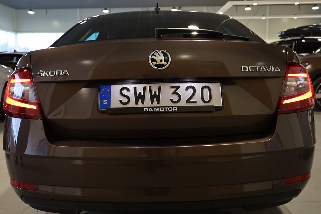 Skoda Octavia 1.0 TSI Navi Värmare Kamera Canton Carplay 2018
