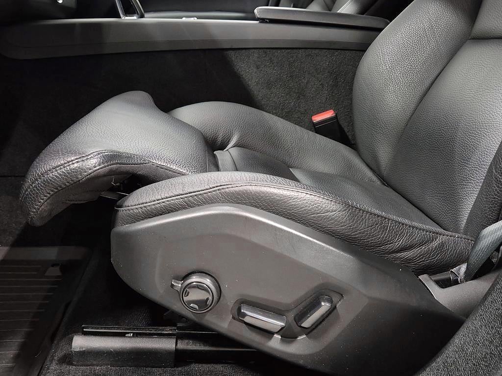Volvo XC60 B4 AWD Geartronic Plus Dark 197 hk