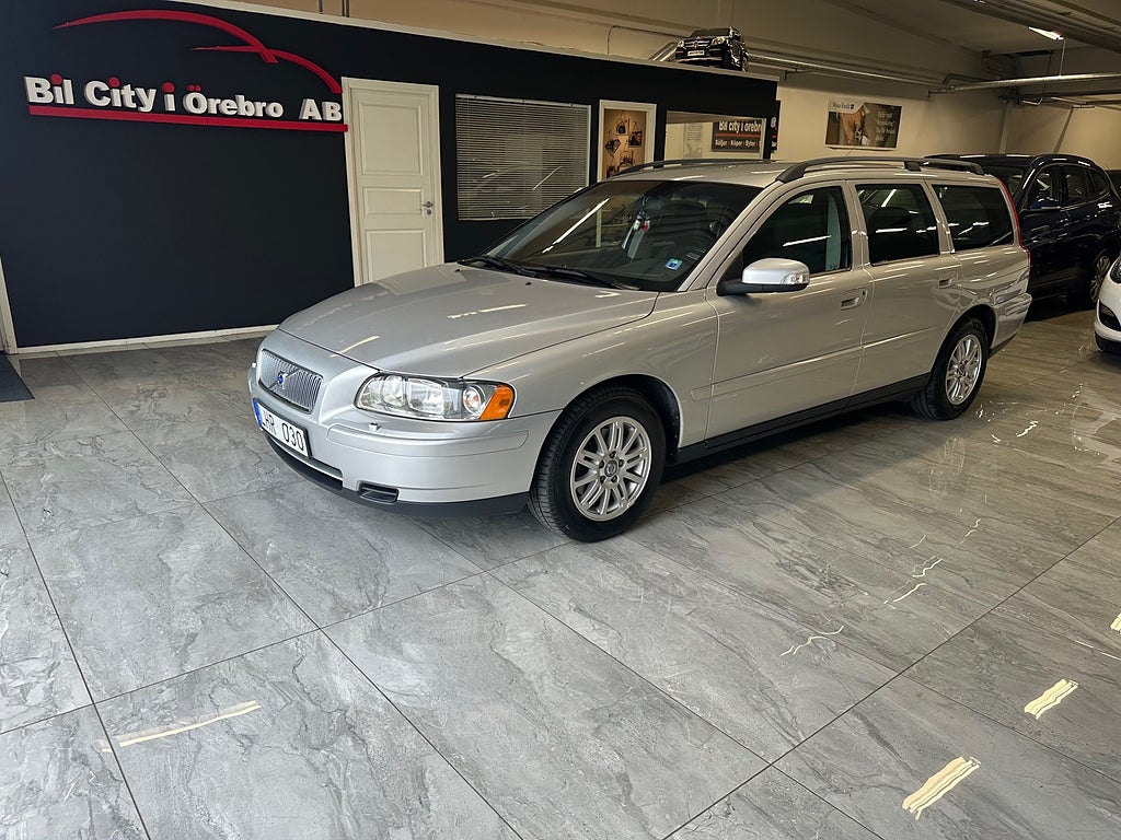 Volvo V70 2.4 (170hk) / 1-Ägare / Dragkrok / Nyservad & Ny Besiktad