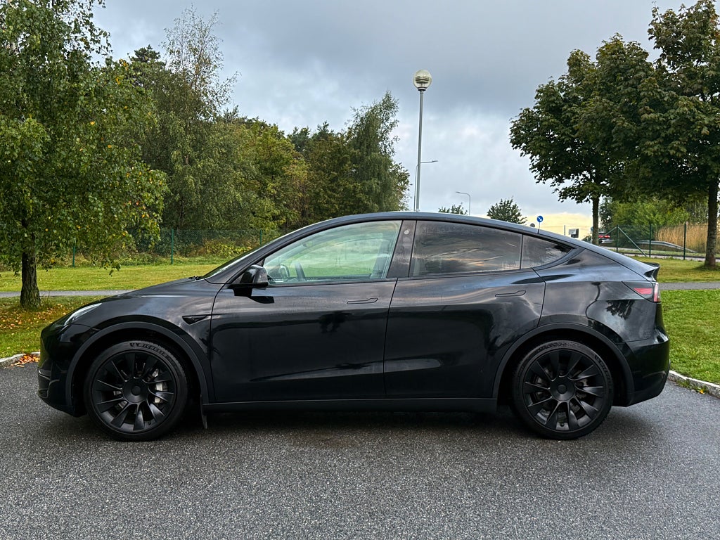 Tesla Model Y Long Range AWD 20 tums / Dragkrok / Vinterhjul / MOMS