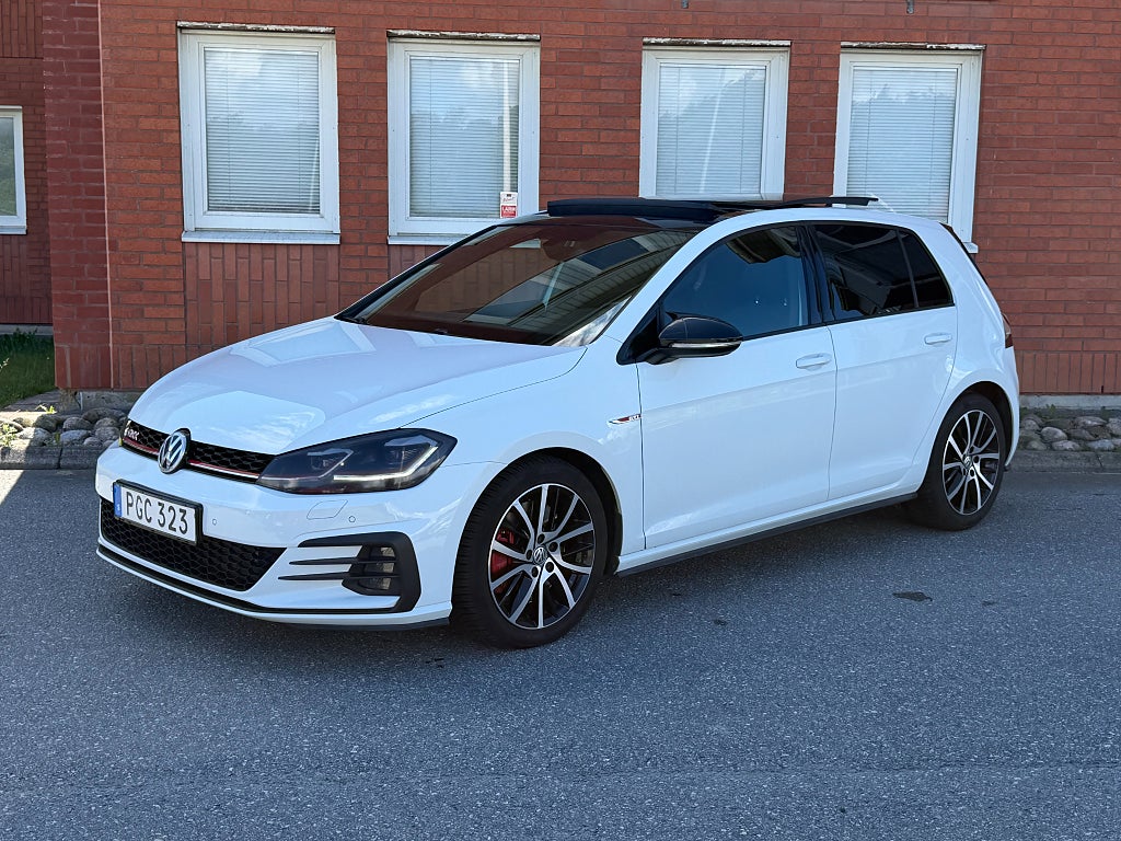 Volkswagen Golf GTI Performance 2.0 TSI Automat Pano Cockpit Kamera 