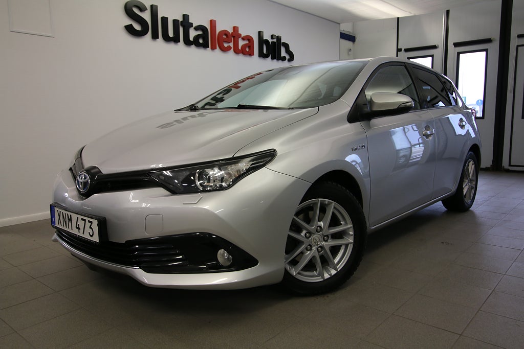Toyota Auris Hybrid e-CVT Intense Edition B-kamera S/V Hjul