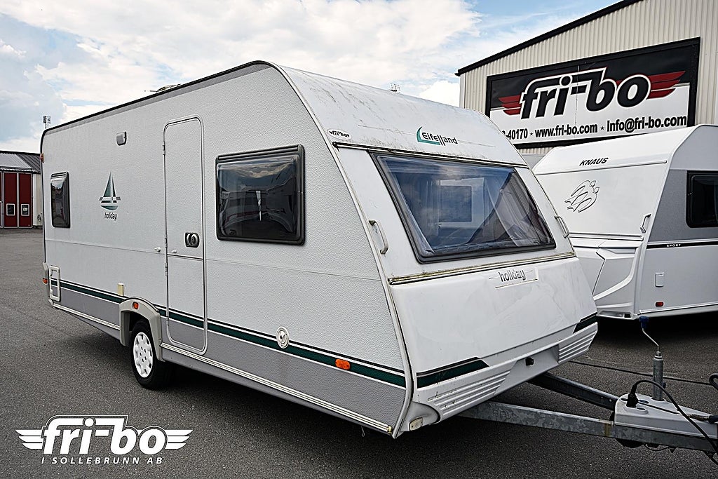 Eifelland 495 Holiday, Dubbelbädd