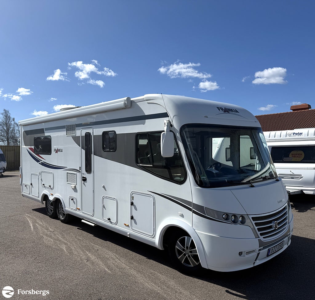 Frankia 840 FD Luxury // Kamkedja // Dragkrok // Inverter