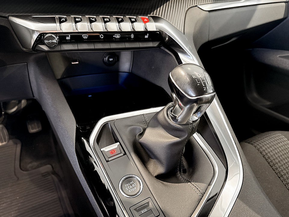 Bild på Peugeot 5008 Active Pack 1.2 PT 130hk 7-SITS B-KAMERA CARPLAY