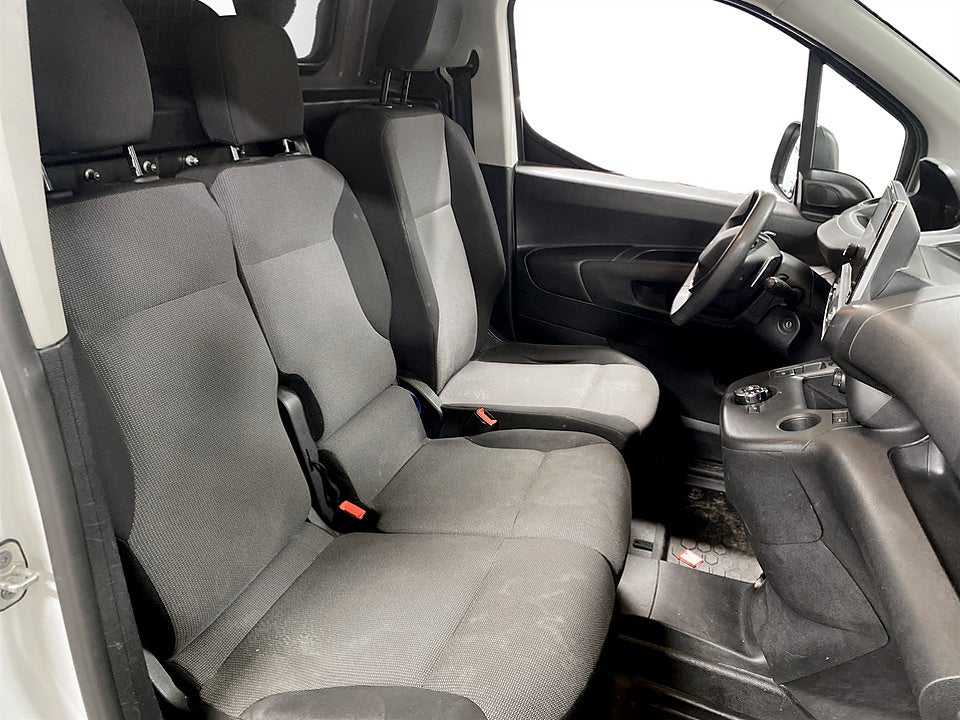 Bild på Peugeot Partner PRO 1.5 BHDi Aut L1 DRAG BACKSENSOR 130hk
