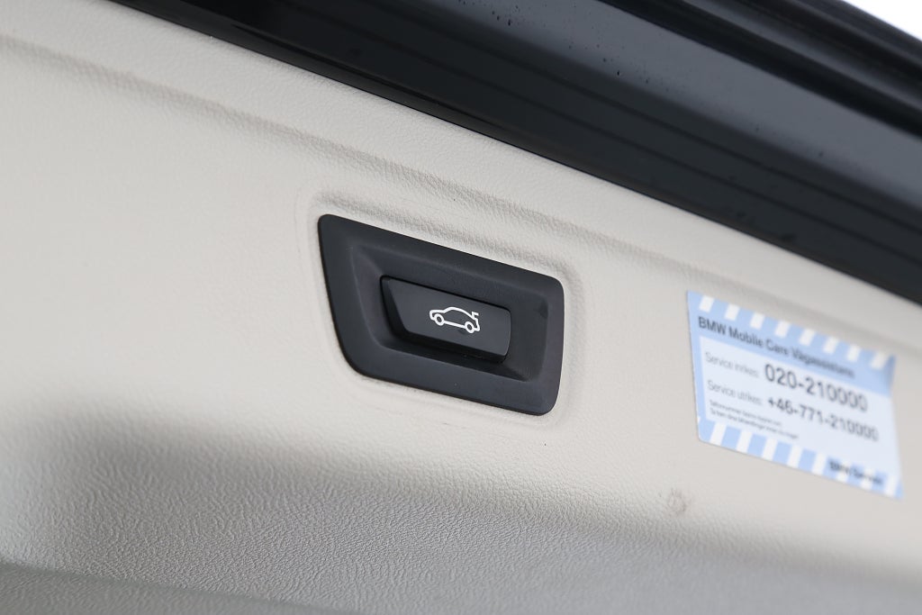 BMW 330e Plug-in Touring 292hk Sport Line Aut Drag