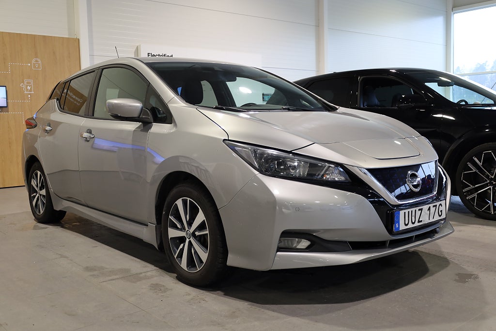 Nissan Leaf 40 kWh N-Connecta 360° I Navi I Motorvärmare