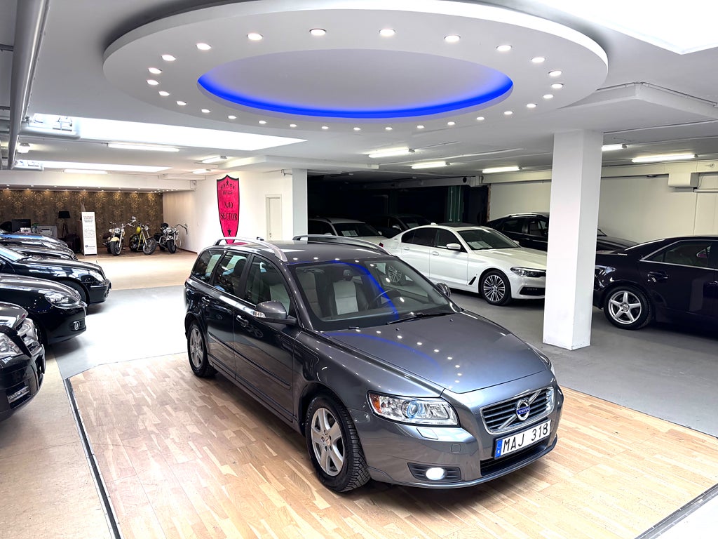 Volvo V50 D2 Momentum Classic skinn, påkostad över 30000kr!