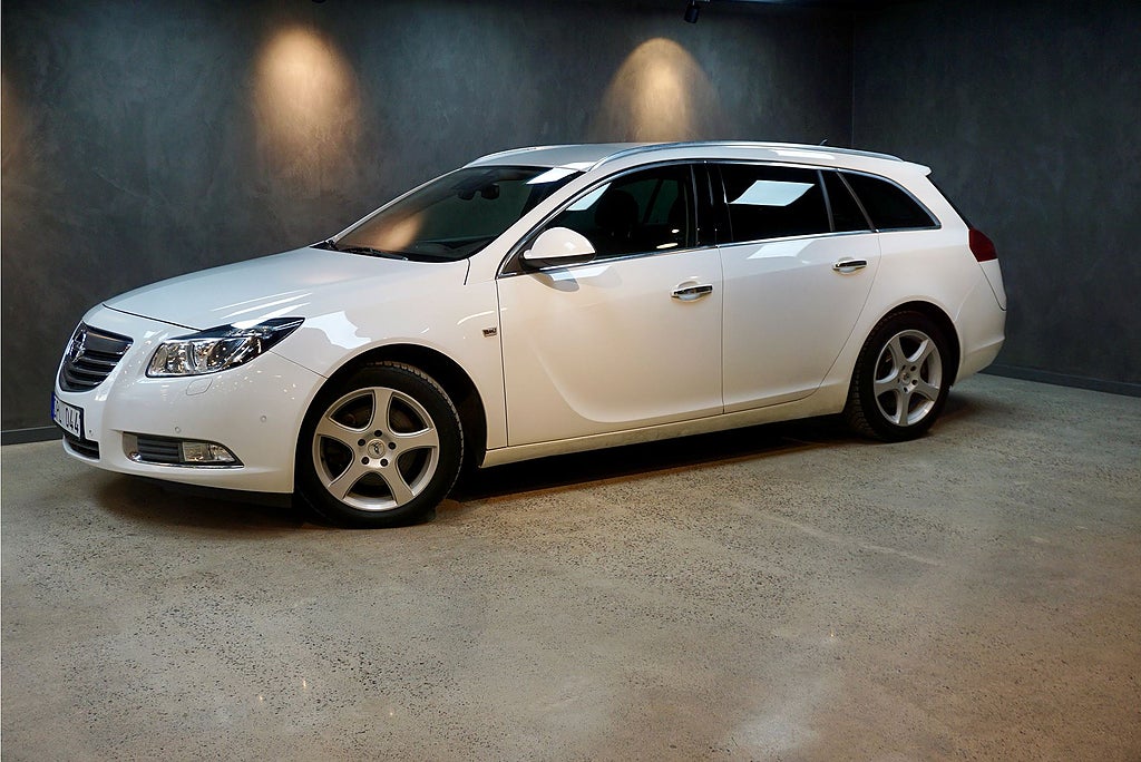 Opel Insignia Cosmo ST 2.0 CDTI Automat Värmare Drag Skinn Navi
